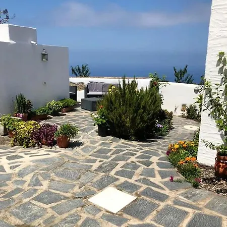 Apartment Studio Calle Real Genoves